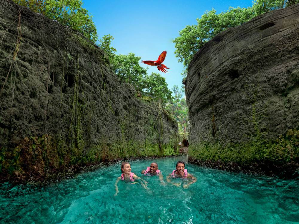 Three-in-one package; Xcaret, Isla Mujeres and Chichen Itza