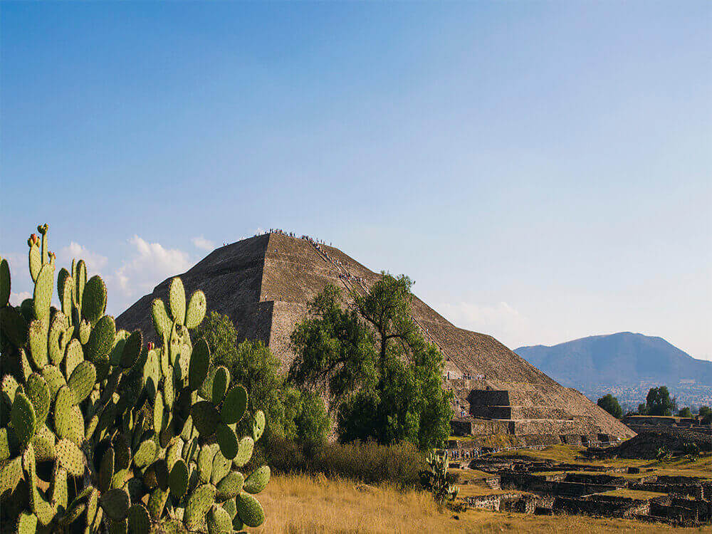  Tour the two cultures: Basilica of Guadalupe and Visit Teotihuacan with Tlatelolco